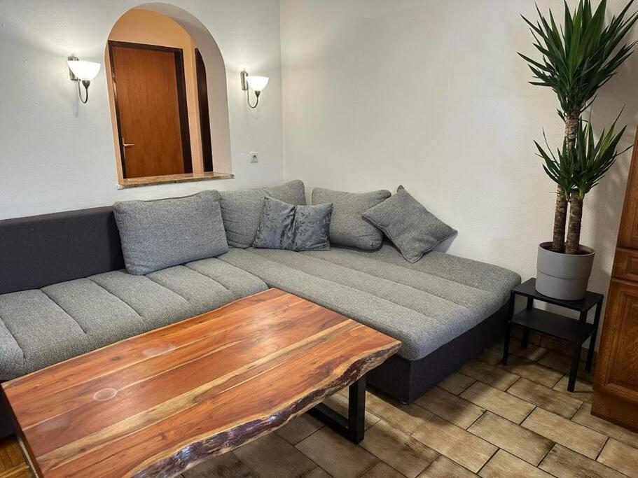 Geraeumige Rustikale Tiroler Wohnung 1-8 Personen Imst Exterior foto